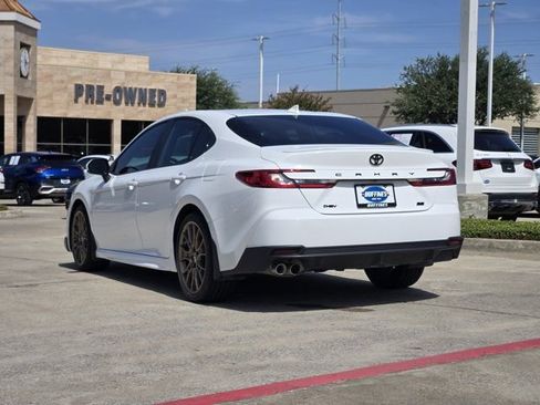 Used 2025 Toyota Camry SE FWD image 6