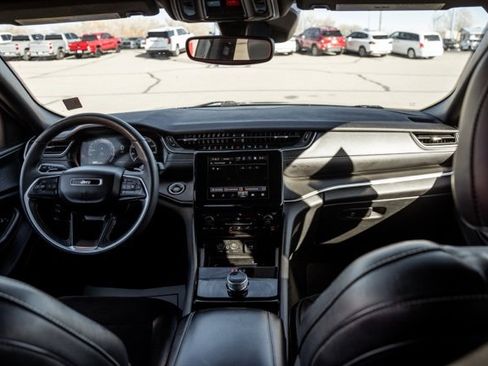 Used 2023 Jeep Grand Cherokee L Laredo image 14