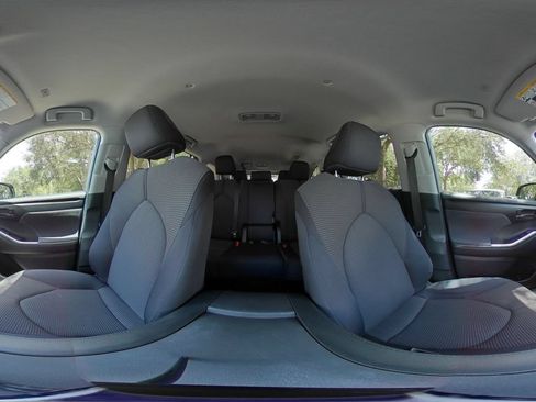 Used 2025 Toyota Highlander LE FWD image 45