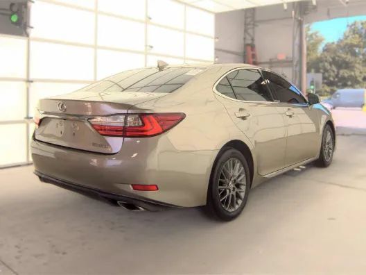Used 2018 Lexus ES 350 w/ Navigation System Package FWD image 3