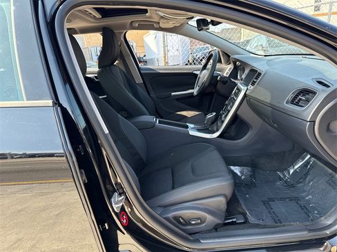 Used 2015 Volvo V60 T5 image 30
