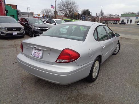 Used 2004 Ford Taurus LX image 7