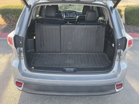Used 2016 Toyota Highlander XLE image 6