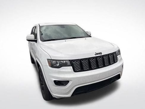 Used 2019 Jeep Grand Cherokee Altitude AWD/4WD image 3