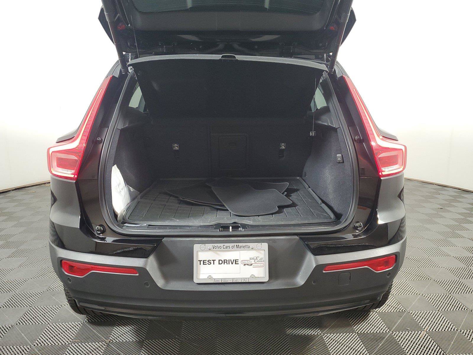 Certified 2026 Volvo XC40 B5 Plus AWD/4WD image 9