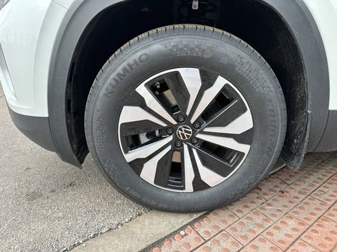 New 2026 Volkswagen Atlas SE image 9