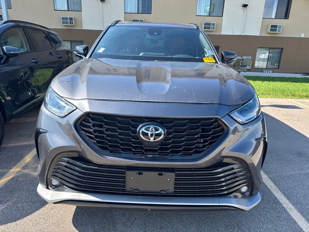 Used 2022 Toyota Highlander XSE AWD/4WD image 1
