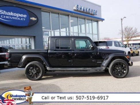 Used 2023 Jeep Gladiator Overland image 4