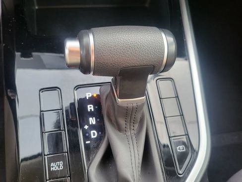 Used 2025 Kia Niro LX FWD image 6