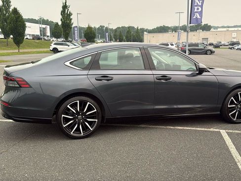 Used 2023 Honda Accord Touring image 4