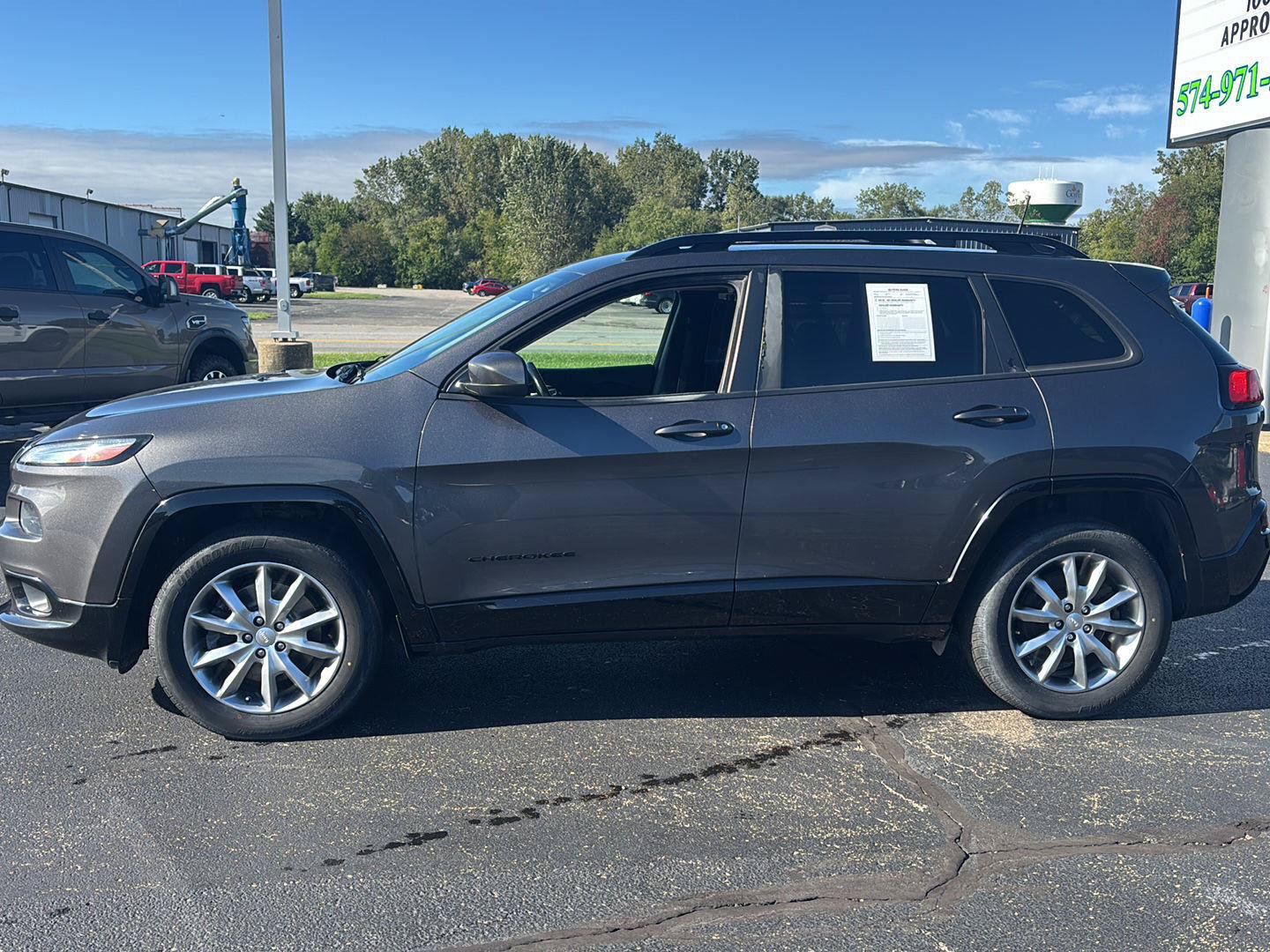 Used 2018 Jeep Cherokee Latitude w/ Quick Order Package 26T AWD/4WD image 4