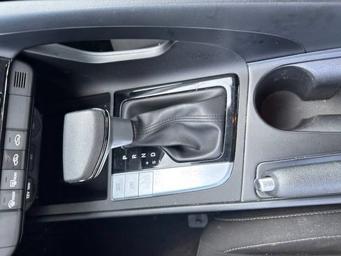 Used 2024 Hyundai Elantra SEL FWD image 31