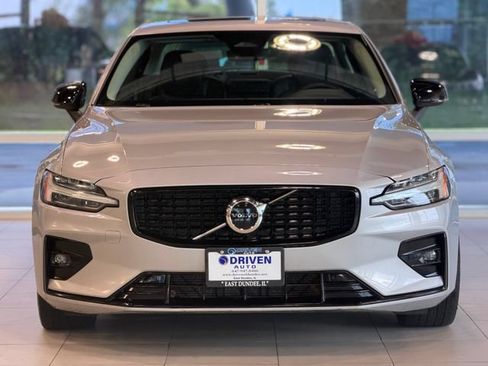 Used 2024 Volvo S60 B5 Core FWD image 2