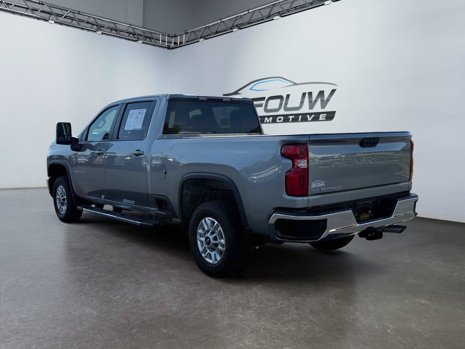 Used 2025 Chevrolet Silverado 2500 LT w/ Convenience Package AWD/4WD image 5