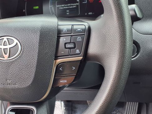 Used 2025 Toyota Camry LE FWD image 21