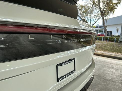Used 2025 Lincoln Navigator Reserve w/ Jet Appearance Package image 22