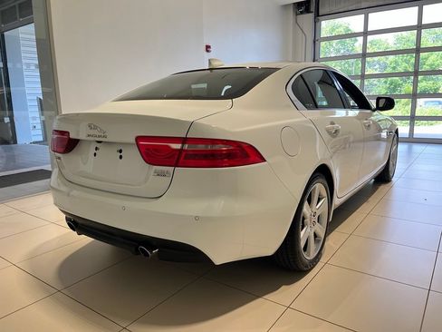 Used 2018 Jaguar XE Premium AWD/4WD image 4