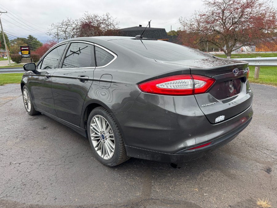 Used 2015 Ford Fusion SE w/ Equipment Group 202A FWD image 3