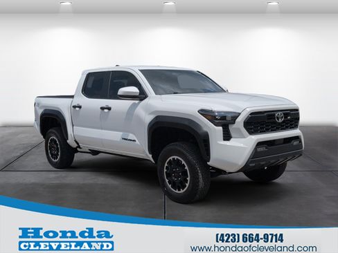 Used 2025 Toyota Tacoma TRD Off-Road AWD/4WD image 1