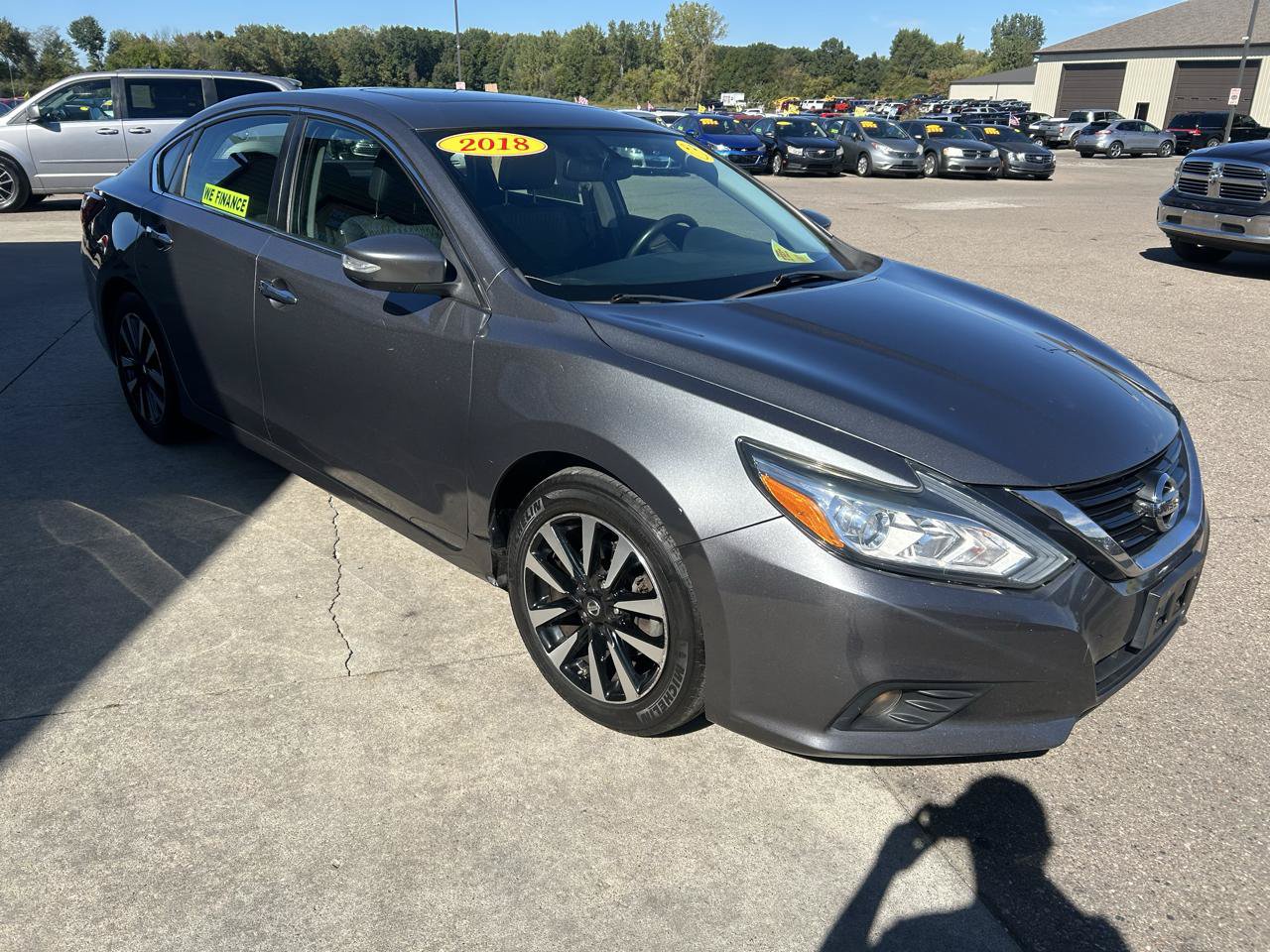 Used 2018 Nissan Altima 2.5 SV w/ 2.5 SV Technology Package FWD image 3
