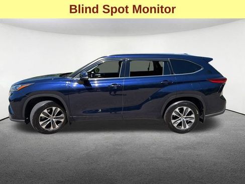 Used 2020 Toyota Highlander XLE AWD/4WD image 5