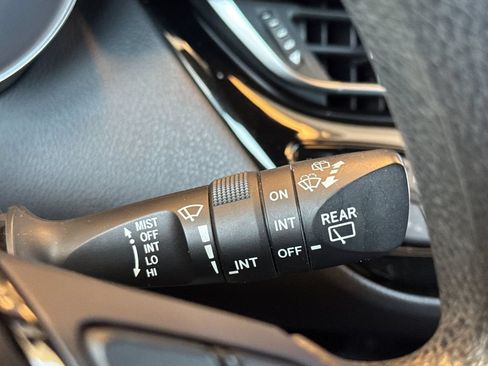 Used 2019 Toyota C-HR LE FWD image 31
