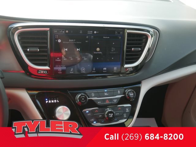 Used 2022 Chrysler Pacifica Touring-L FWD image 44