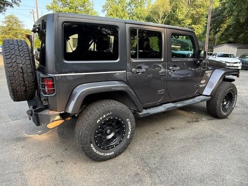 Used 2014 Jeep Wrangler Unlimited Sahara image 4