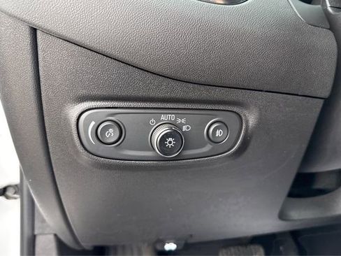 Used 2023 Chevrolet Equinox Premier AWD/4WD image 17