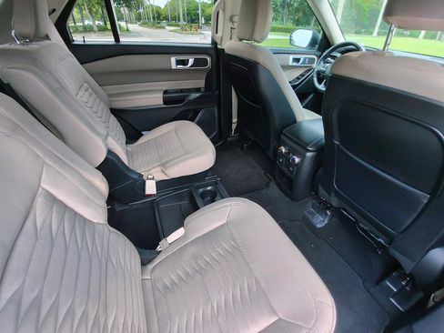 Used 2020 Ford Explorer XLT RWD image 38