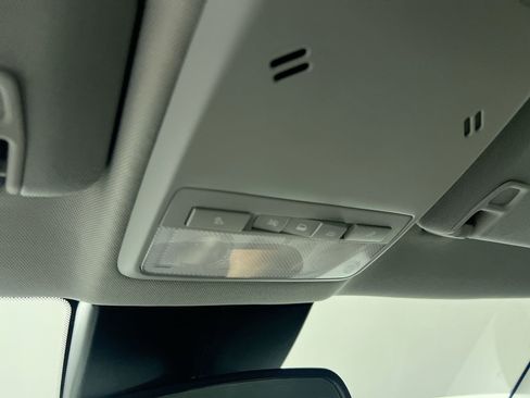 Used 2022 Chevrolet Trax LT w/ LT Convenience Package image 19