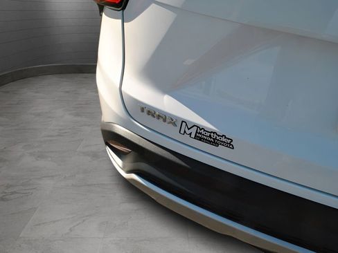 Used 2024 Chevrolet Trax LT w/ Driver Confidence Package FWD image 8