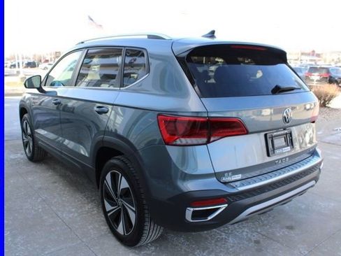 Used 2024 Volkswagen Taos SE image 4