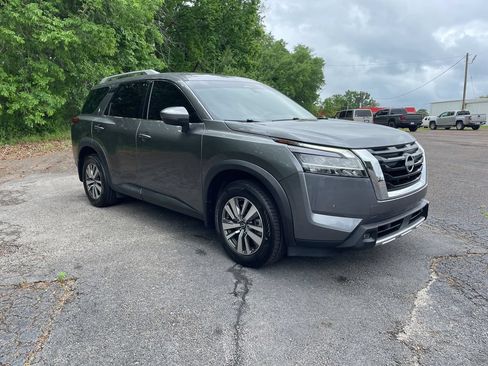 Used 2023 Nissan Pathfinder SL w/ Lighting Package (N92) FWD image 9