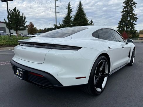 Used 2022 Porsche Taycan image 10