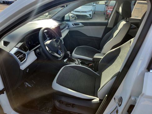 New 2026 Volkswagen Taos SE image 14