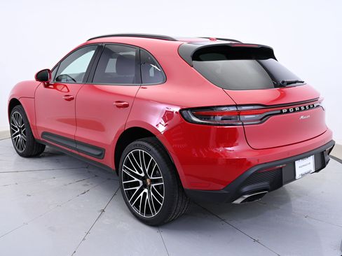 Used 2025 Porsche Macan image 3