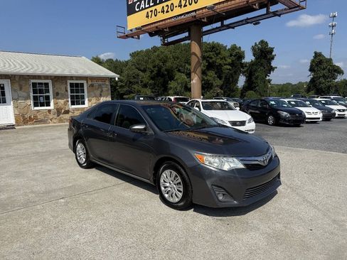 Used 2012 Toyota Camry LE FWD image 9
