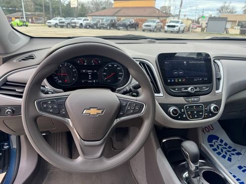 Used 2025 Chevrolet Malibu LT image 11
