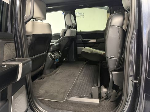 Used 2022 Ford F150 Lightning Platinum image 30