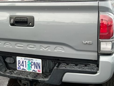 Used 2020 Toyota Tacoma TRD Sport image 10