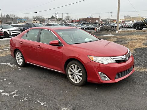 Used 2014 Toyota Camry XLE image 2