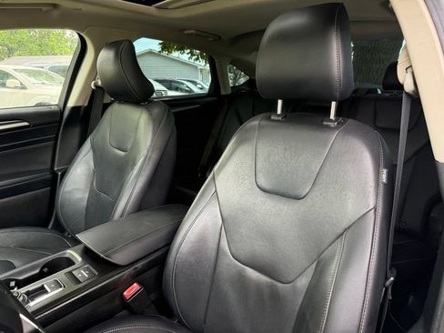 Used 2019 Ford Fusion Titanium FWD image 11