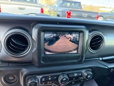 Used 2023 Jeep Wrangler Unlimited Sport AWD/4WD image 24