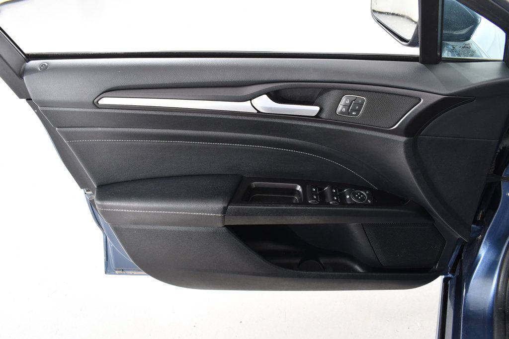 Used 2018 Ford Fusion Titanium AWD/4WD image 25