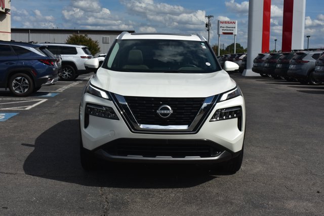 Used 2023 Nissan Rogue SL FWD image 2