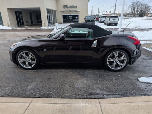Used 2010 Nissan 370Z Touring w/ Sport Pkg image 6