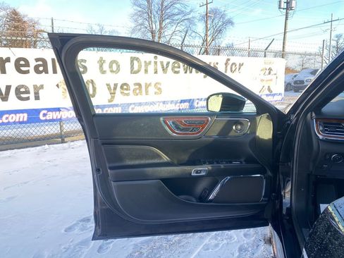 Used 2019 Lincoln Continental Reserve w/ Rear-seat Package image 11