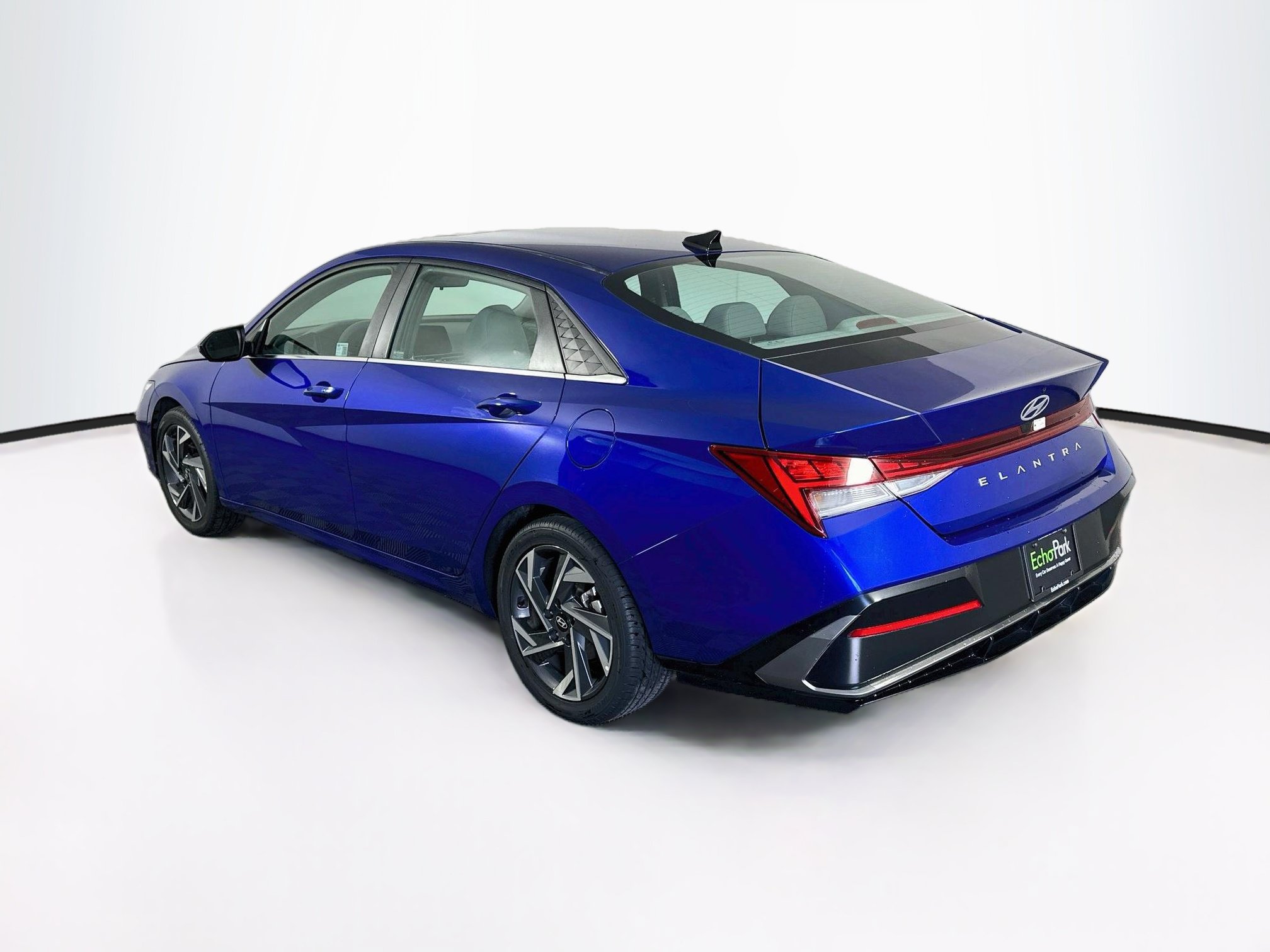 Used 2025 Hyundai Elantra SEL FWD image 5