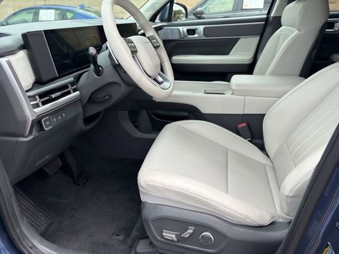 Used 2025 Hyundai Santa Fe SEL FWD image 28